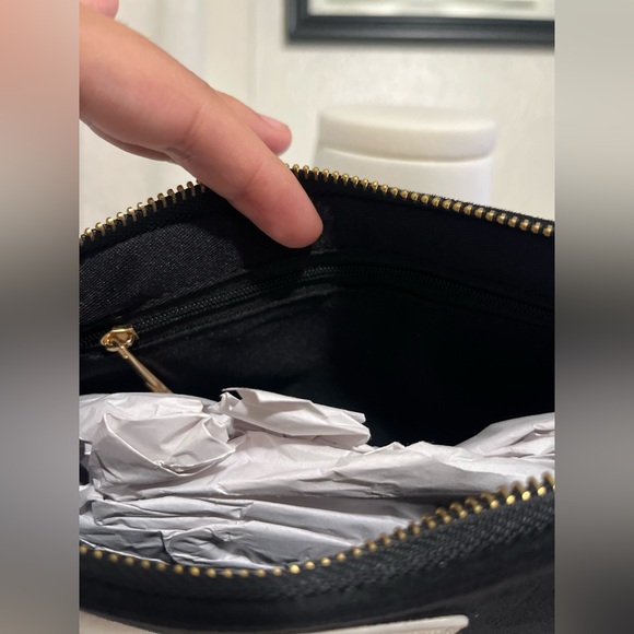 BearPaw Black and White Shoulder Bag - Picture 6 of 12